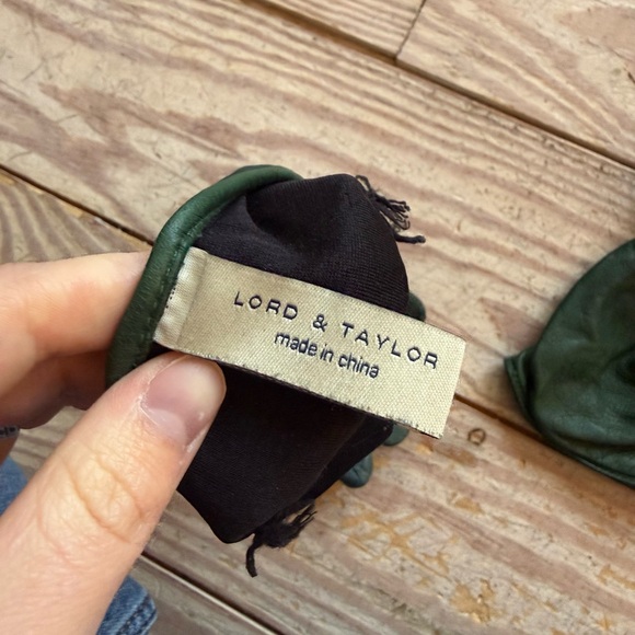 Vintage lord & Taylor 100% silk gloves - Picture 2 of 3